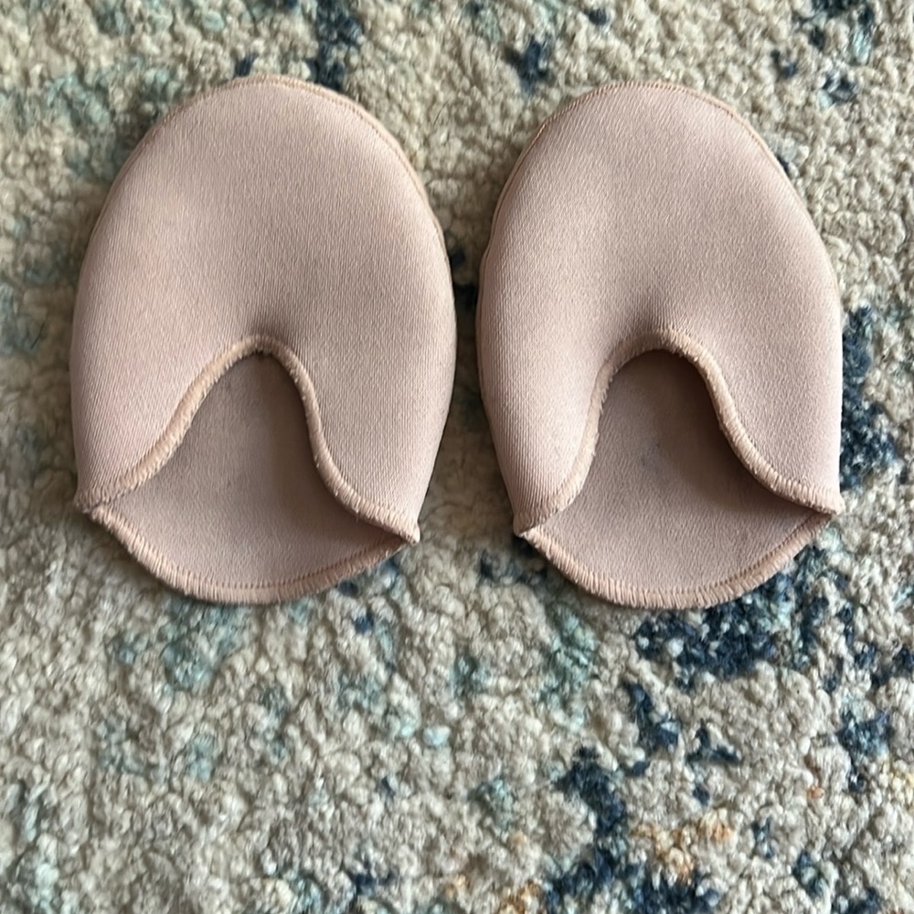 Toe pouch cushions